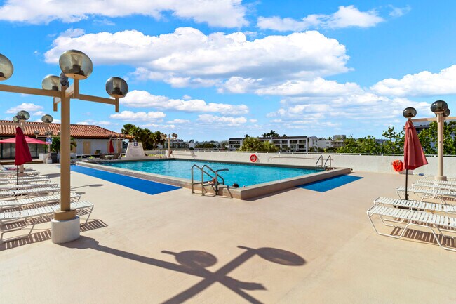 Building Photo - 290 174th St St