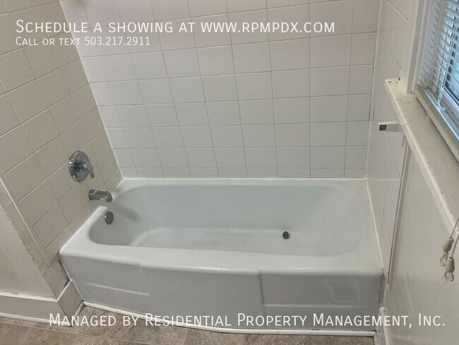 Building Photo - 214 NE Bryant St