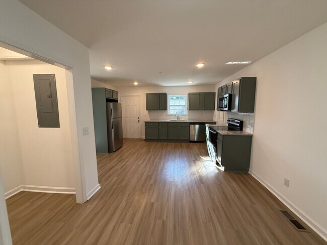 Building Photo - 208 Meadow St