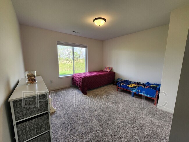 Building Photo - 114 Dogwood Ln