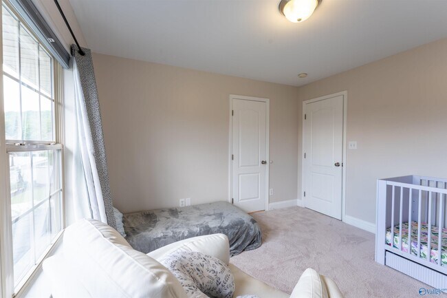 Building Photo - 2524 Oak Pl Dr SE