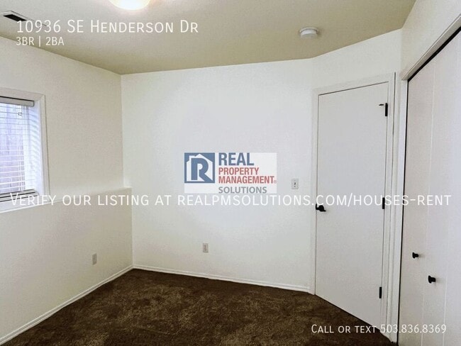 Building Photo - 10936 SE Henderson Dr