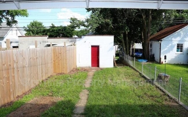 Building Photo - 864 Mulberry Ave