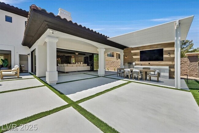 Building Photo - 11906 Port Labelle Dr