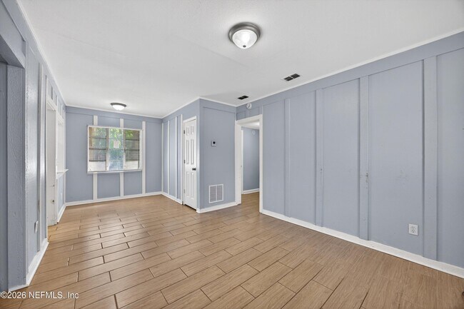 Building Photo - 2960 W 10th St