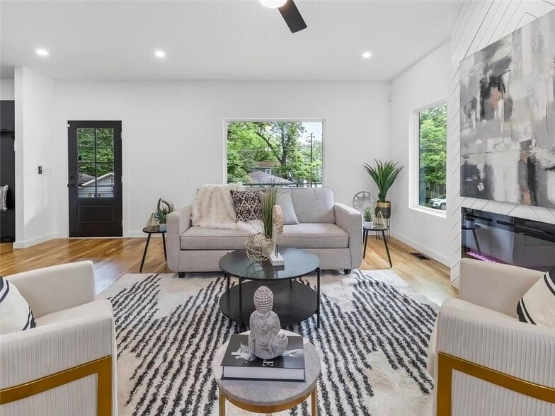 Building Photo - 1065 Hubbard St SW