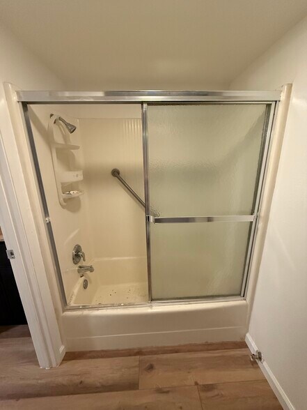 bathroom - 5300 E Waverly Dr