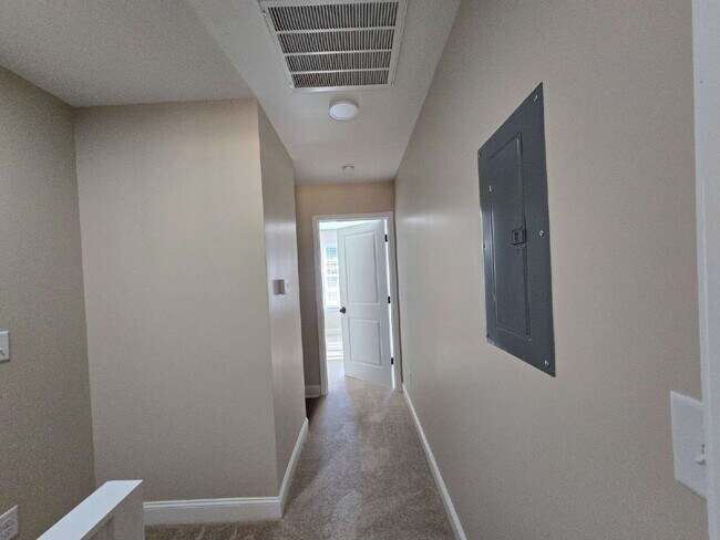 Building Photo - 2 Bedroom Townhomes Near Downtown Mebane for $1495