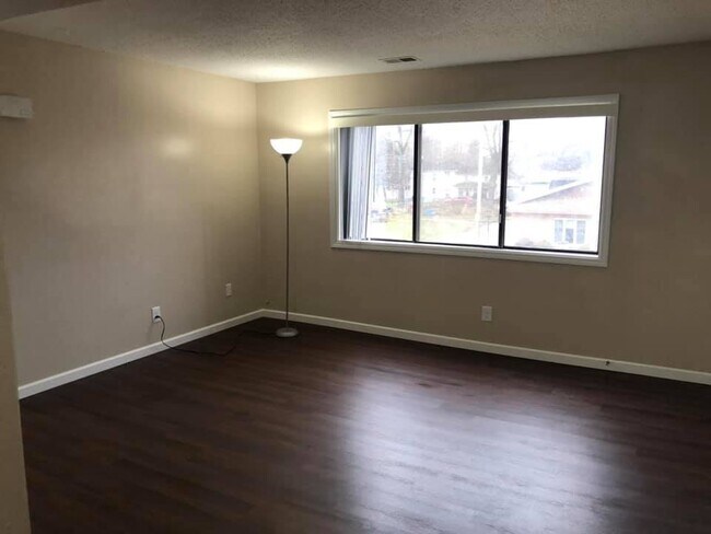 Building Photo - 411 Packwaukee St