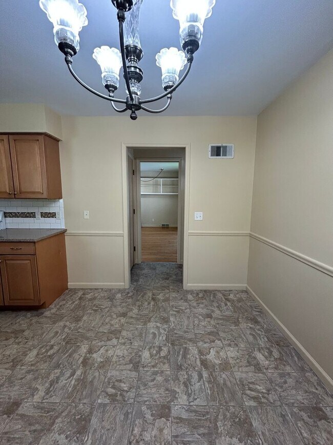 Building Photo - 704 N 74th Ave