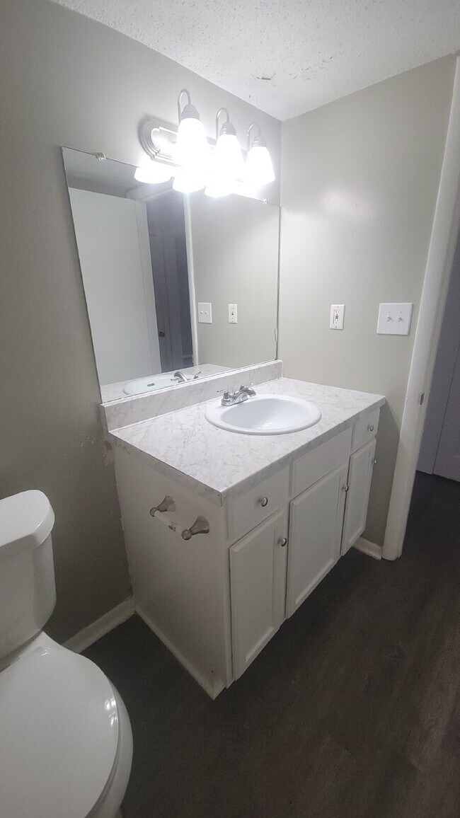 Building Photo - 906 Candlewood Dr NW