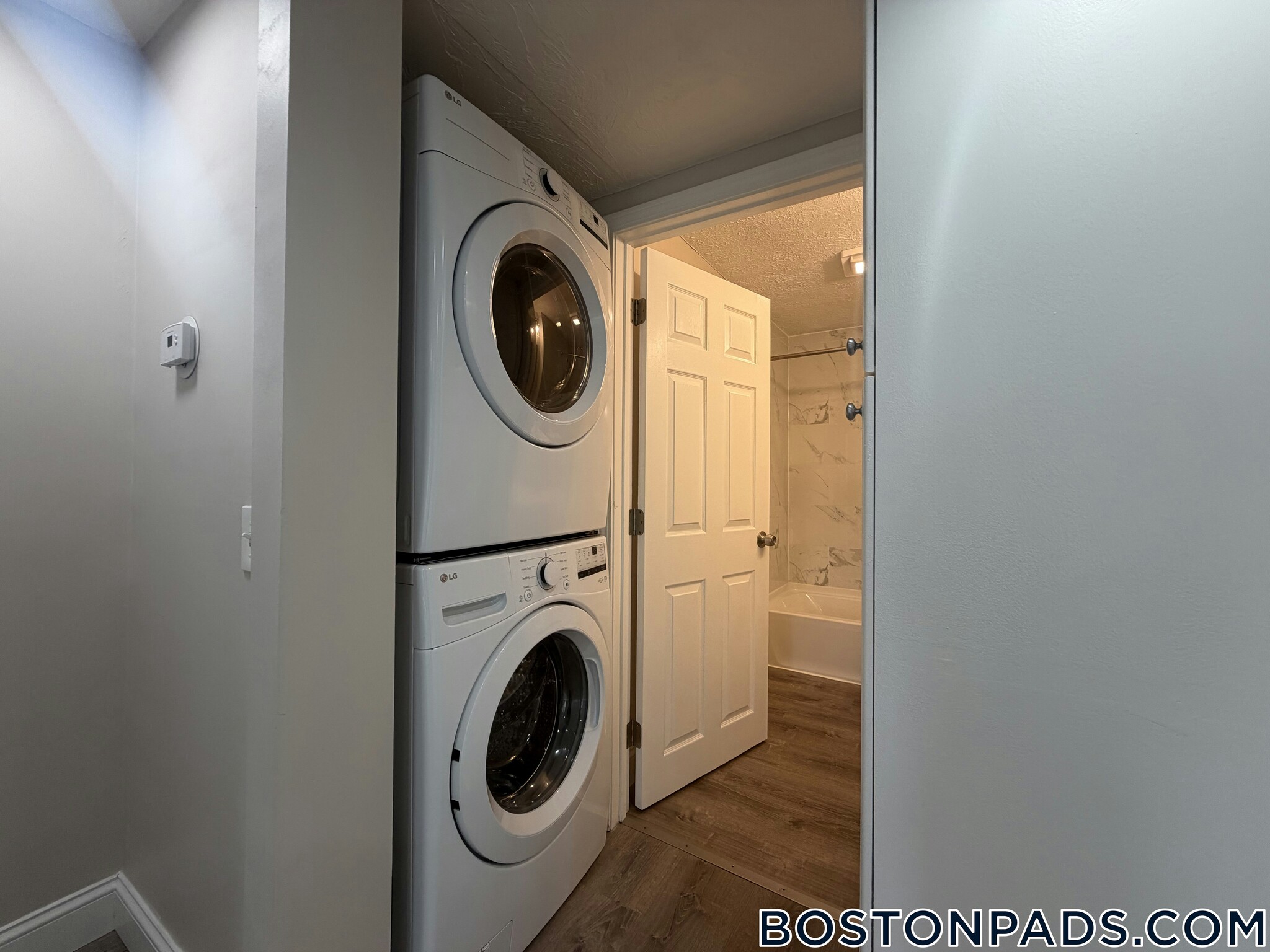 Building Photo - 17 Kenmar Dr
