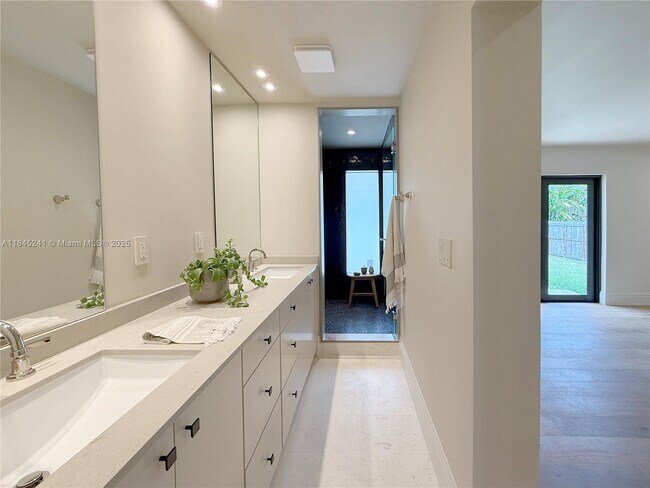 Building Photo - 8845 SW 176th Terrace