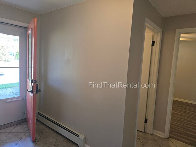 Building Photo - Available Immediately! Pet friendly, 2 car garage, Mooreland Elementary School District, Easy Acc...