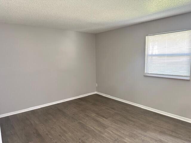 Building Photo - 2075 Clingan Dr NW