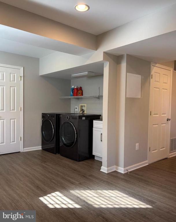Building Photo - 9830 Meadow Valley Dr