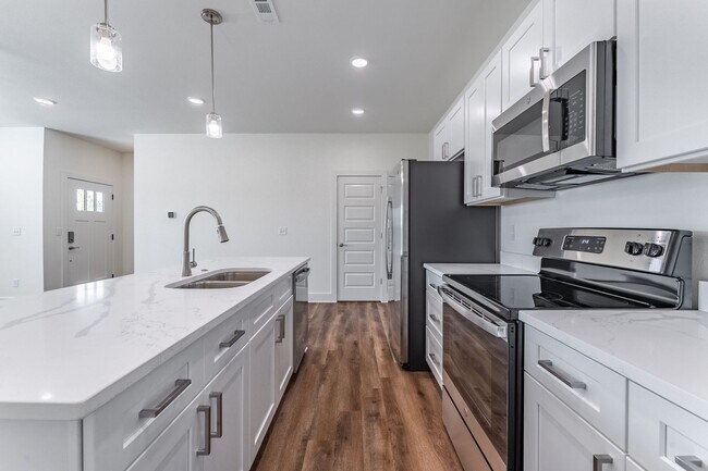 Building Photo - The Summit at Been Road Villas 3 Bed, 2.5 Bath