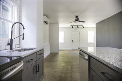 Building Photo - Charming Newly Renovated Down Stairs Apartment in the Heart of Downtown Winchester