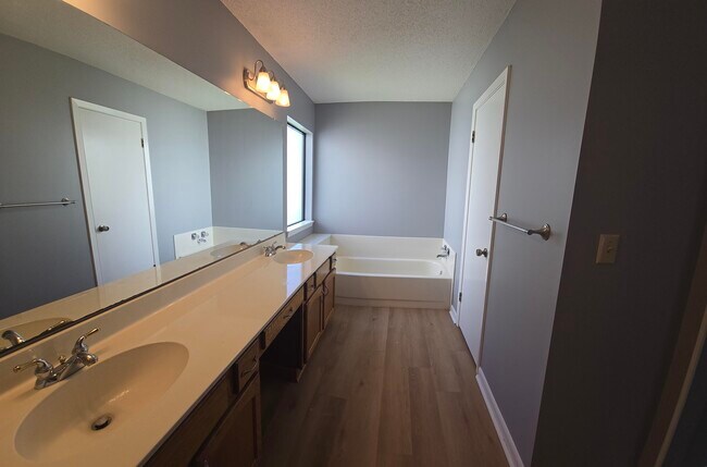 Building Photo - 3929 Balsam Dr