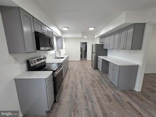 Building Photo - 14 East Ct