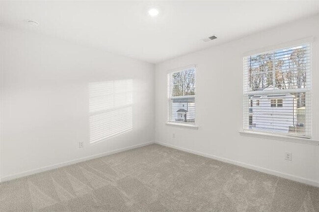 Building Photo - 954 Evergreen Rd