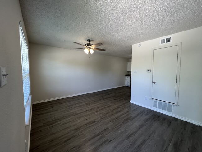 Building Photo - 834 River View Drive - Park View Townhomes
