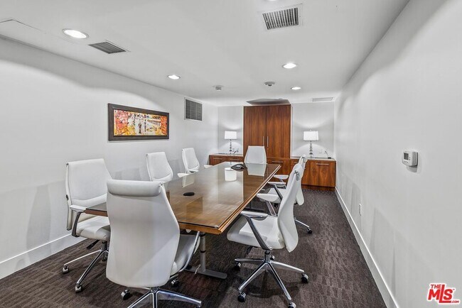 Building Photo - 13650 Marina Pointe Dr