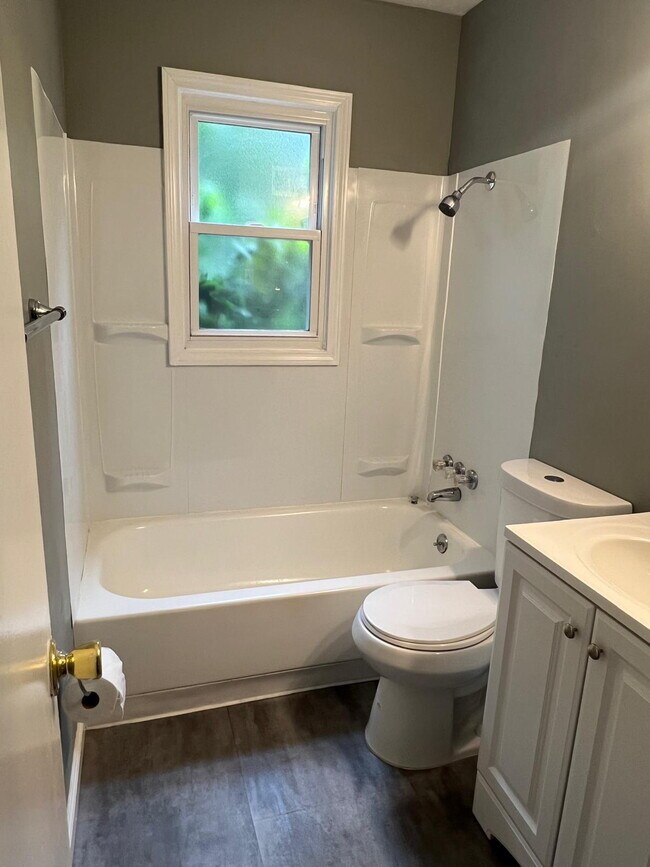 Building Photo - Gorgeous THREE bedroom home with one bath, AVAILABLE NOW!  Passed all inspections!  Gated back ya...