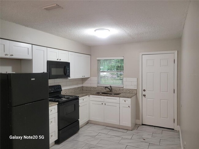 Building Photo - 1015 Beecher St