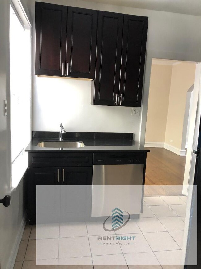 Building Photo - 1 bedroom in CHICAGO IL 60626