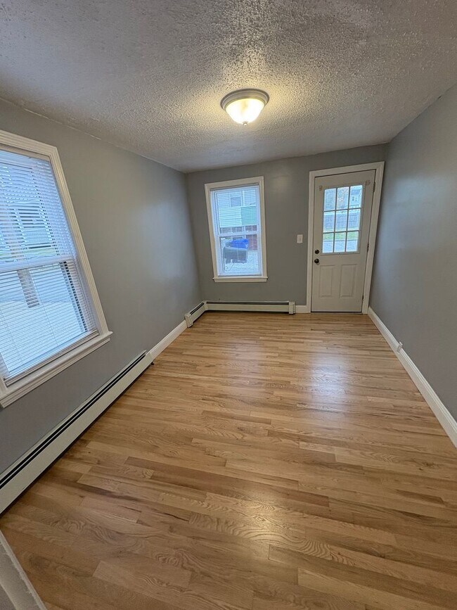 Building Photo - 4-6 Oliver Ct