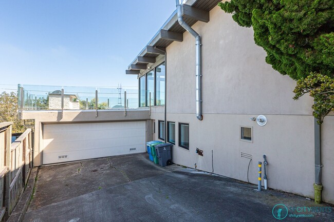 Building Photo - Sherwood Forest: Single Family Home w/ 2 C...
