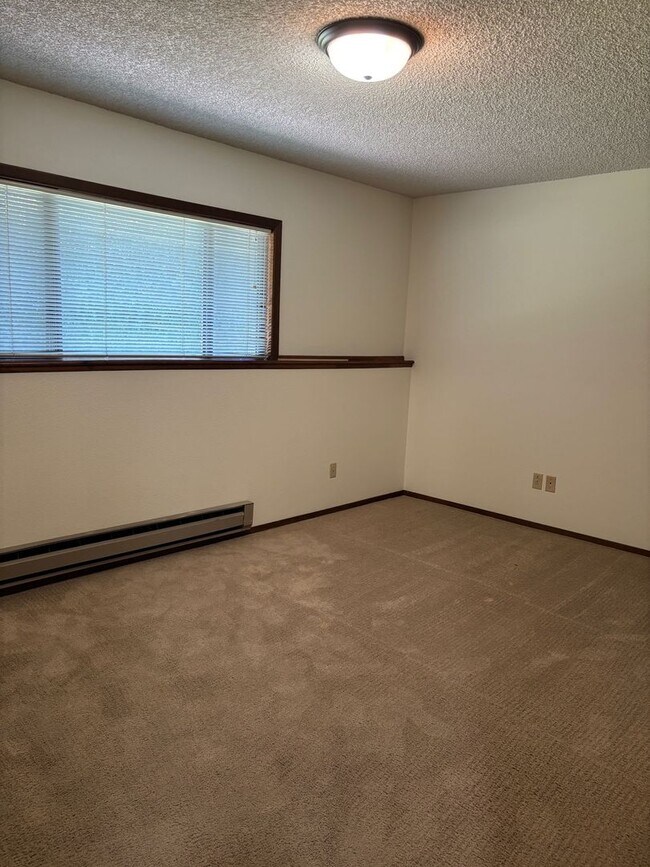 Building Photo - Cute 2 bed 1.5 bath - close to MSU & downtown Bozeman!