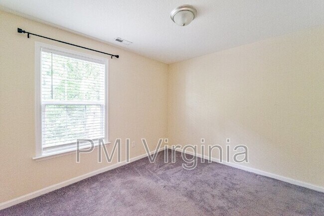 Building Photo - 68 Carver Cir