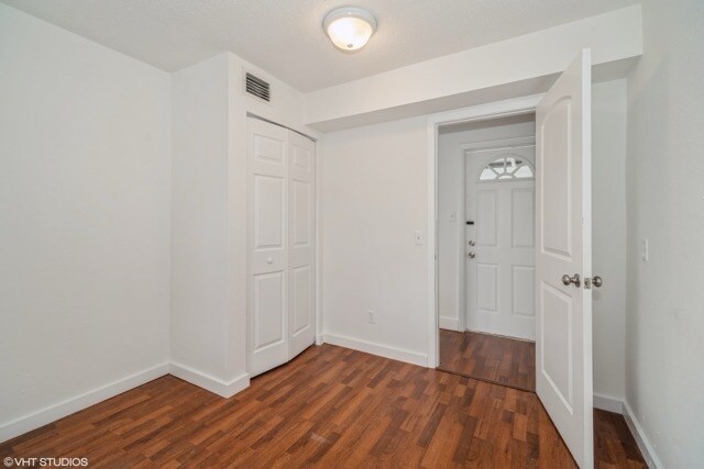 Building Photo - 2154 Henry St NE