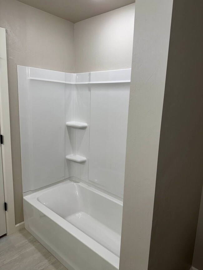 Building Photo - Brand New Duplex For Lease! 650 Juniper!