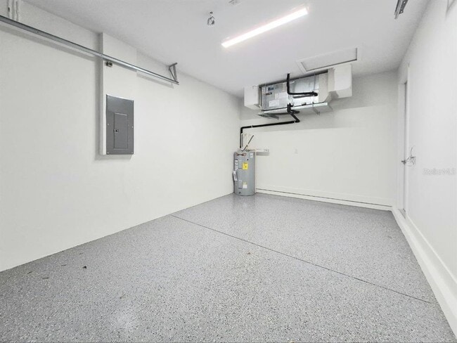 Building Photo - 3304 E North Bay St