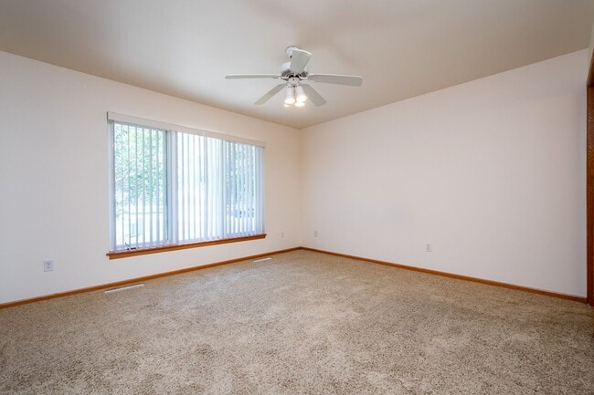Building Photo - 7 Redtail Ct