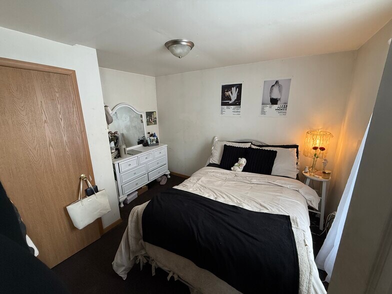 Building Photo - 525 Chippewa St