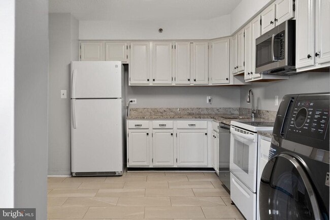 Building Photo - 3709 S George Mason Dr