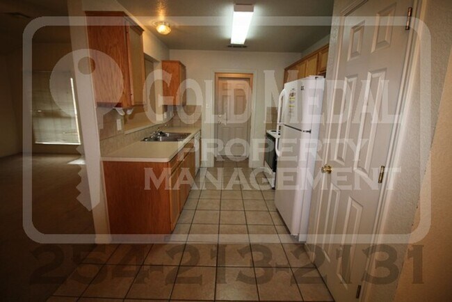 Building Photo - 2703 Lucille Dr