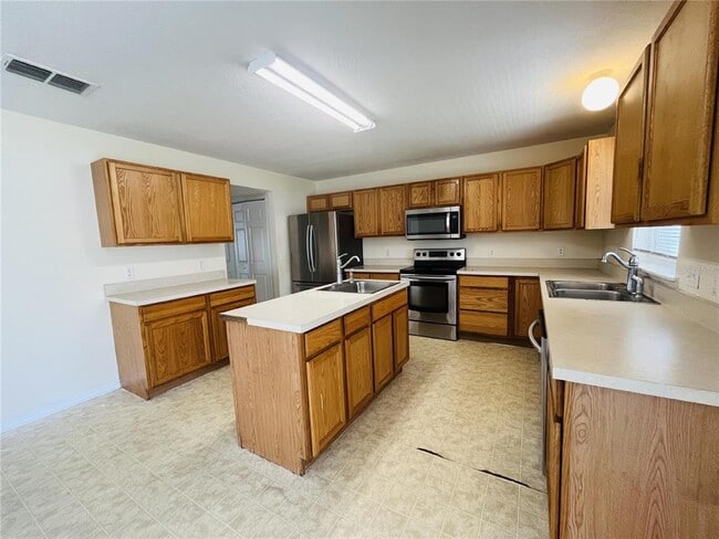 Building Photo - 102 Evergreen Dr