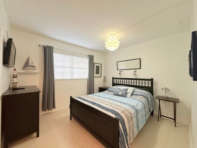 Building Photo - 470 Paradise Isle Blvd