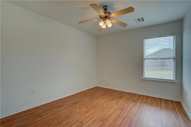 Building Photo - Beautiful Brick Home in Great School Distr...