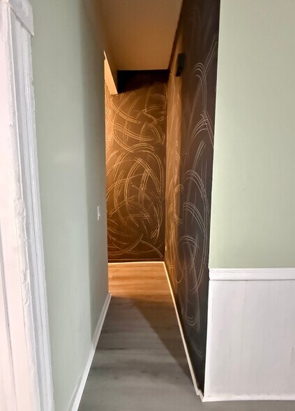 Building Photo - 320 W Hall St