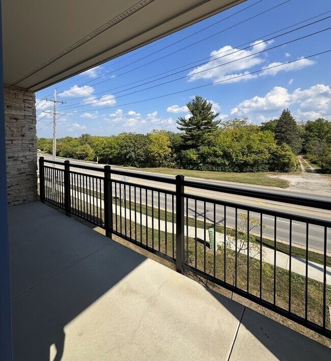Building Photo - 337 W Diehl Rd