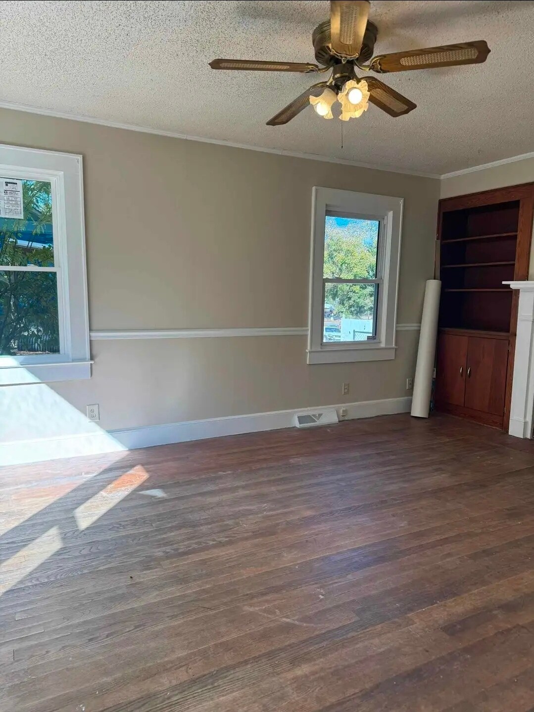 Building Photo - 305 Smith St