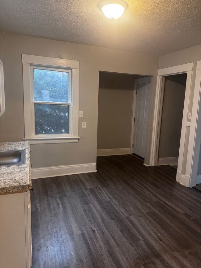 Building Photo - 665 E 131st St