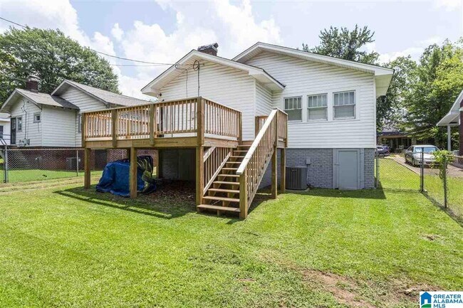 Building Photo - 712 10th Ct S