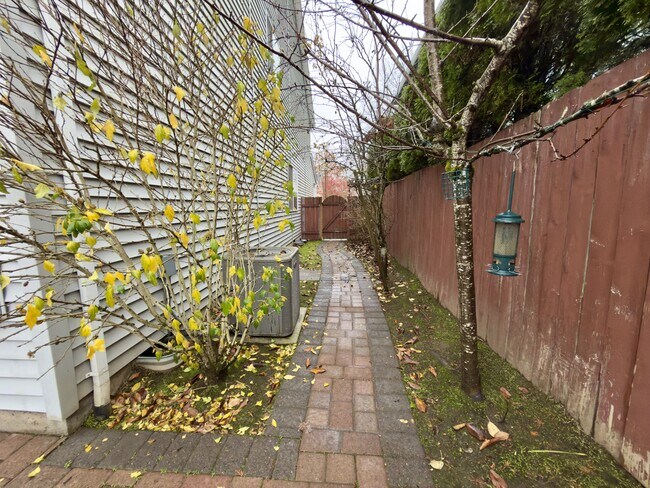 Building Photo - 5124 NW Crady Ln